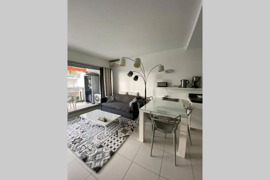 Apartmán App Le Rocazur Avec Piscine Et Parking En Bord De Mer A 500M Du Centre Ville Menton Francie