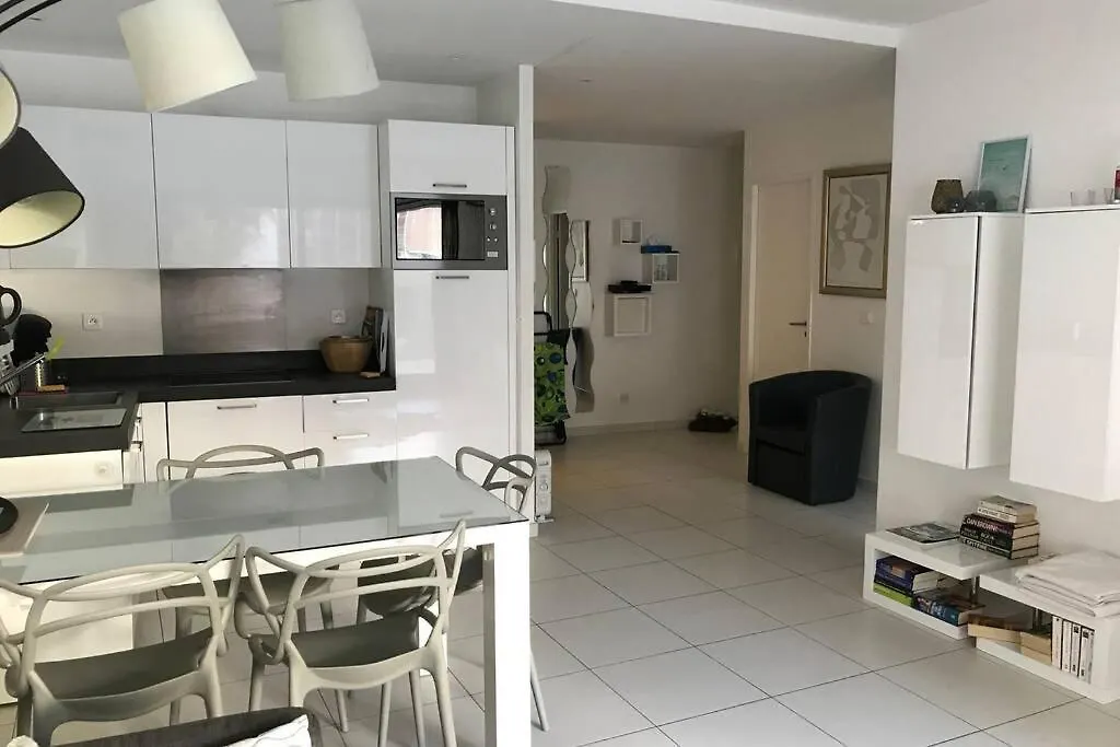 App Le Rocazur Avec Piscine Et Parking En Bord De Mer A 500M Du Centre Ville Menton Apartment
