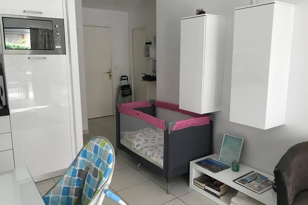 App Le Rocazur Avec Piscine Et Parking En Bord De Mer A 500M Du Centre Ville Menton 0*,  France