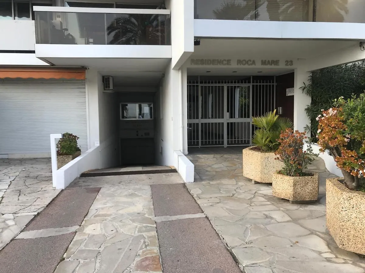 App Le Rocazur Avec Piscine Et Parking En Bord De Mer A 500M Du Centre Ville Menton France