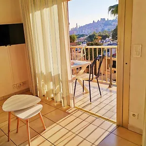 Appartement Au Bord De Balcon, Calme, Dernier étage Avec Ascenseur Et Climatisation